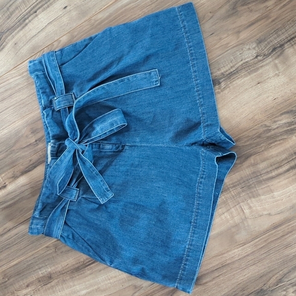 L'agence Paperbag Waist Denim Shorts. Size 30. - Picture 1 of 11